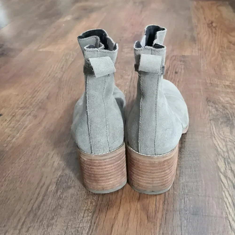 Toms Esme Suede Elastic Side Olive Green‎ Ankle Boots Women's Size 8.5